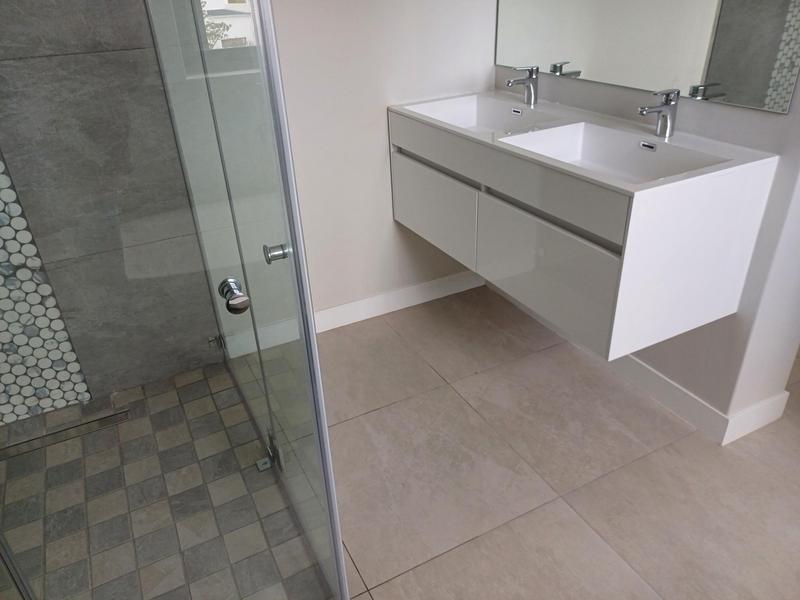 To Let 4 Bedroom Property for Rent in Somerset West Western Cape